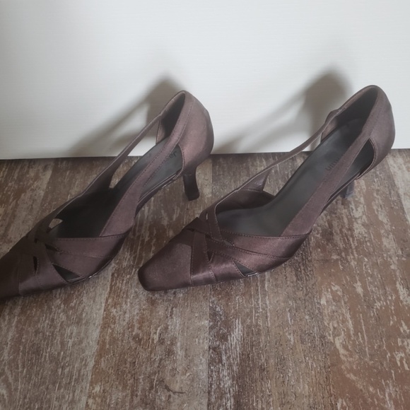 Mother of the Groom Dress and Shoes to Match! - Picture 7 of 16